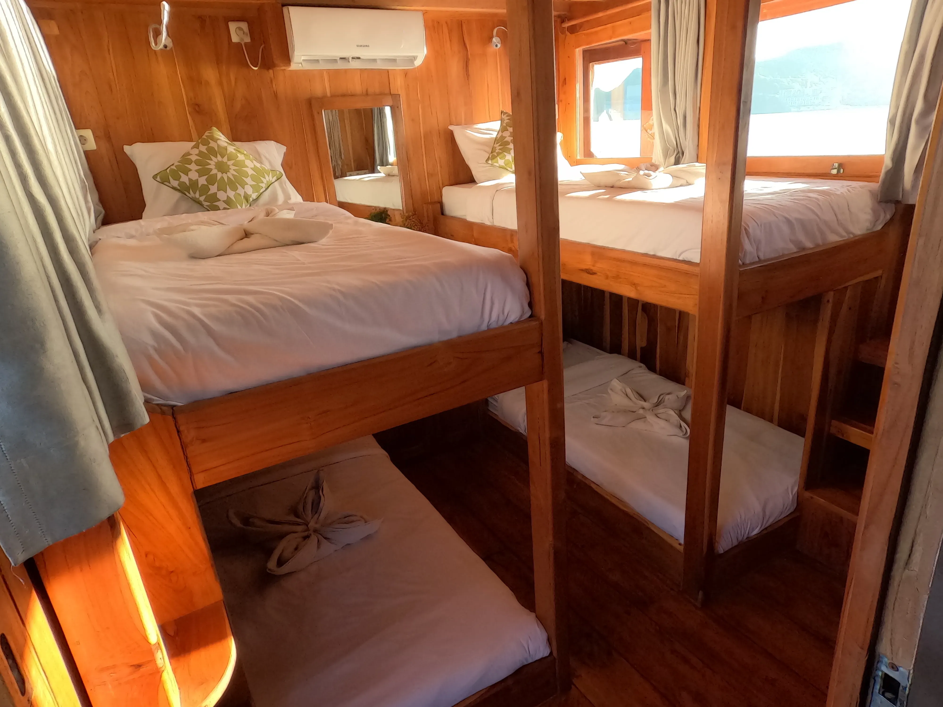 Deluxe Boat Sharing Trip Gallery Image 3