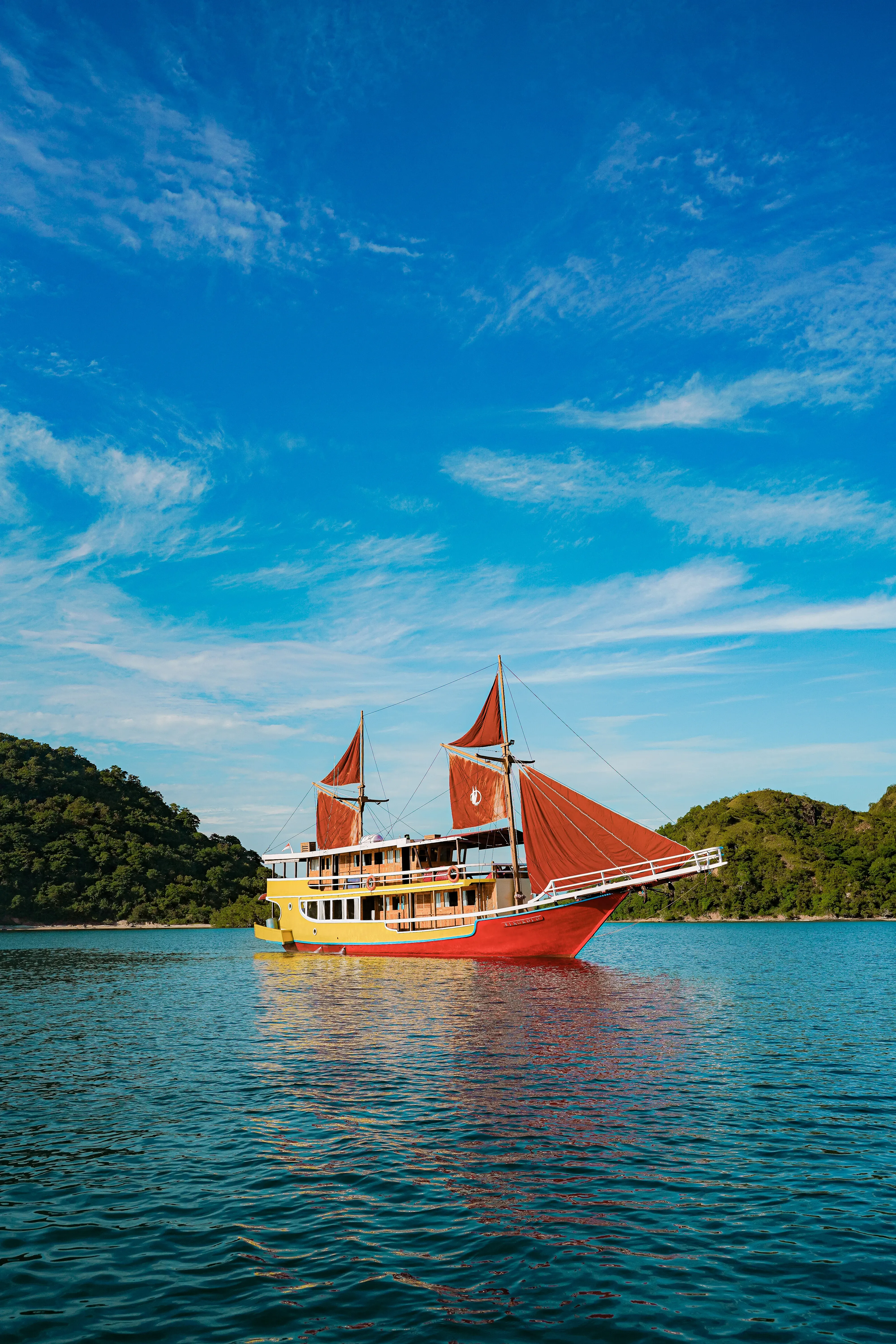 Deluxe Boat Sharing Trip - Komodo Sailing Trip