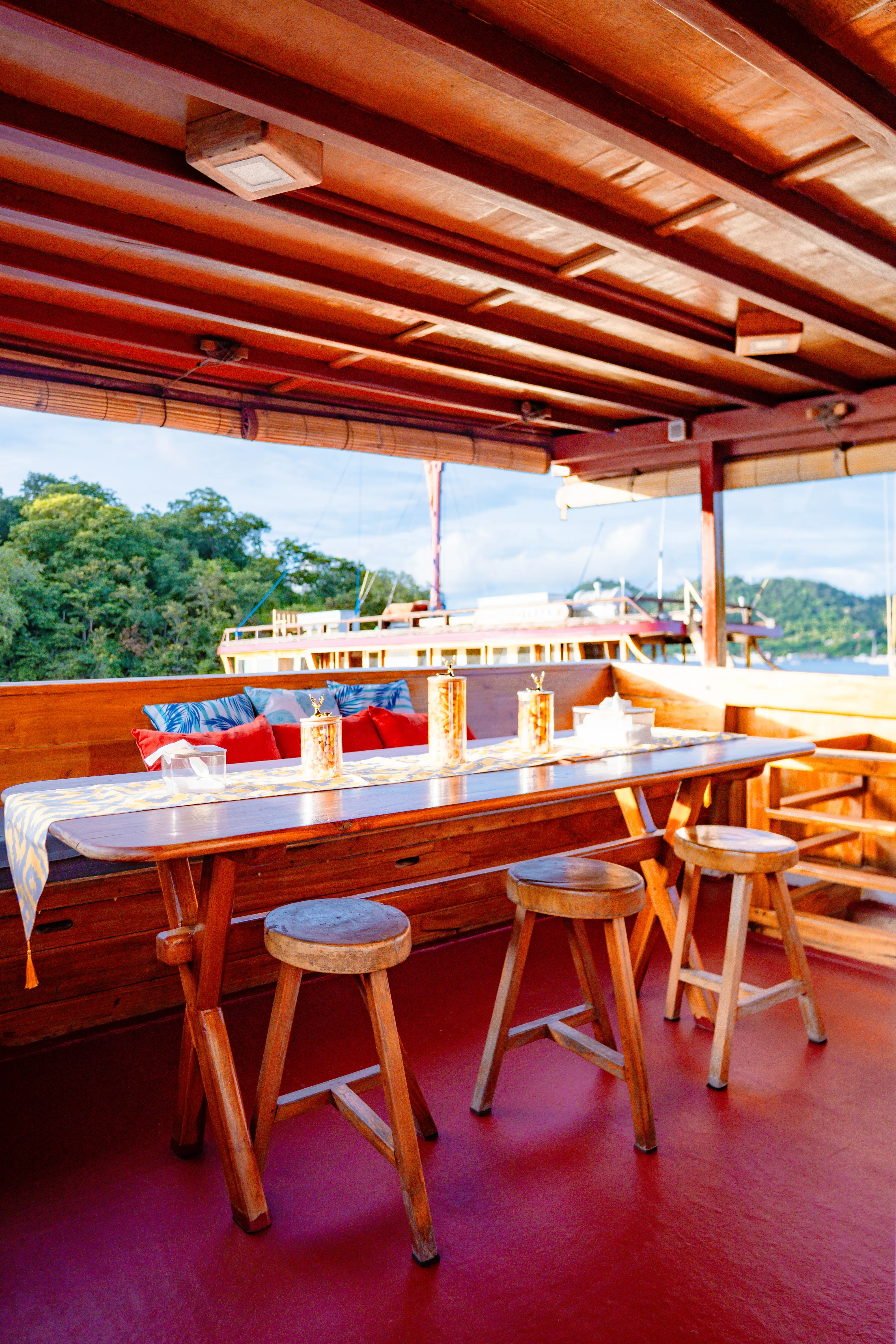 Deluxe Boat Sharing Trip Gallery Image 4