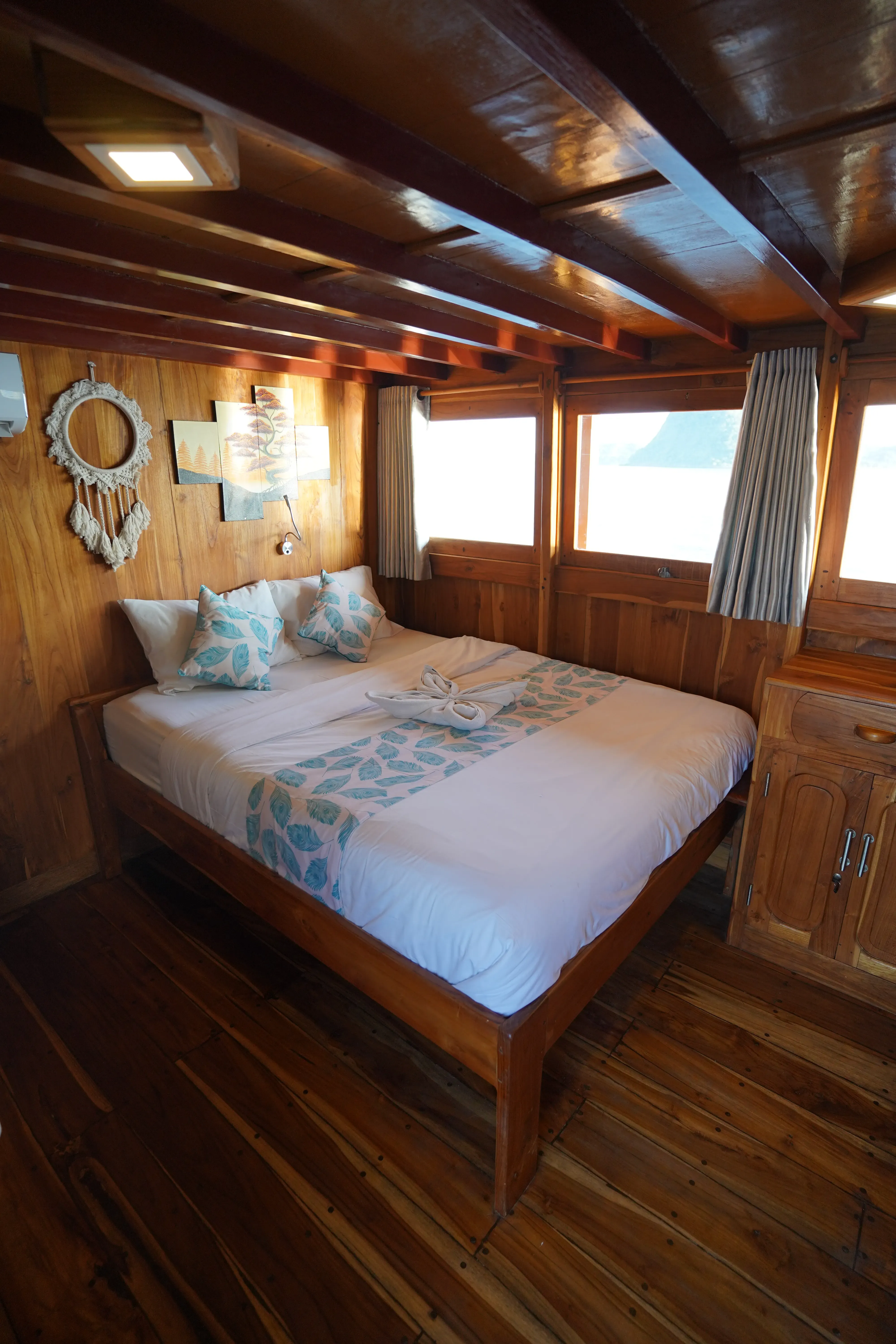 Deluxe Boat Sharing Trip Gallery Image 5