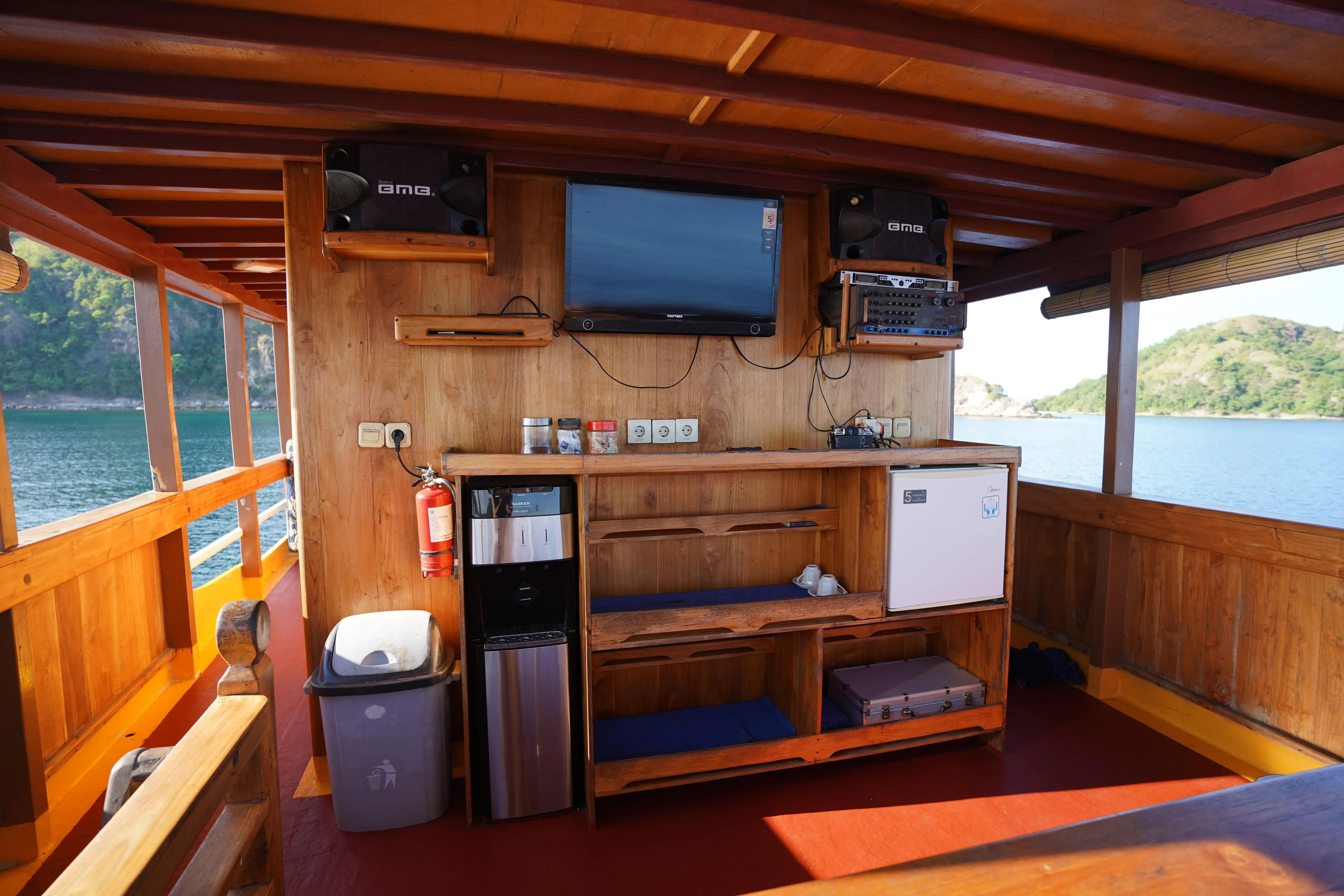 Deluxe Boat Sharing Trip Gallery Image 6