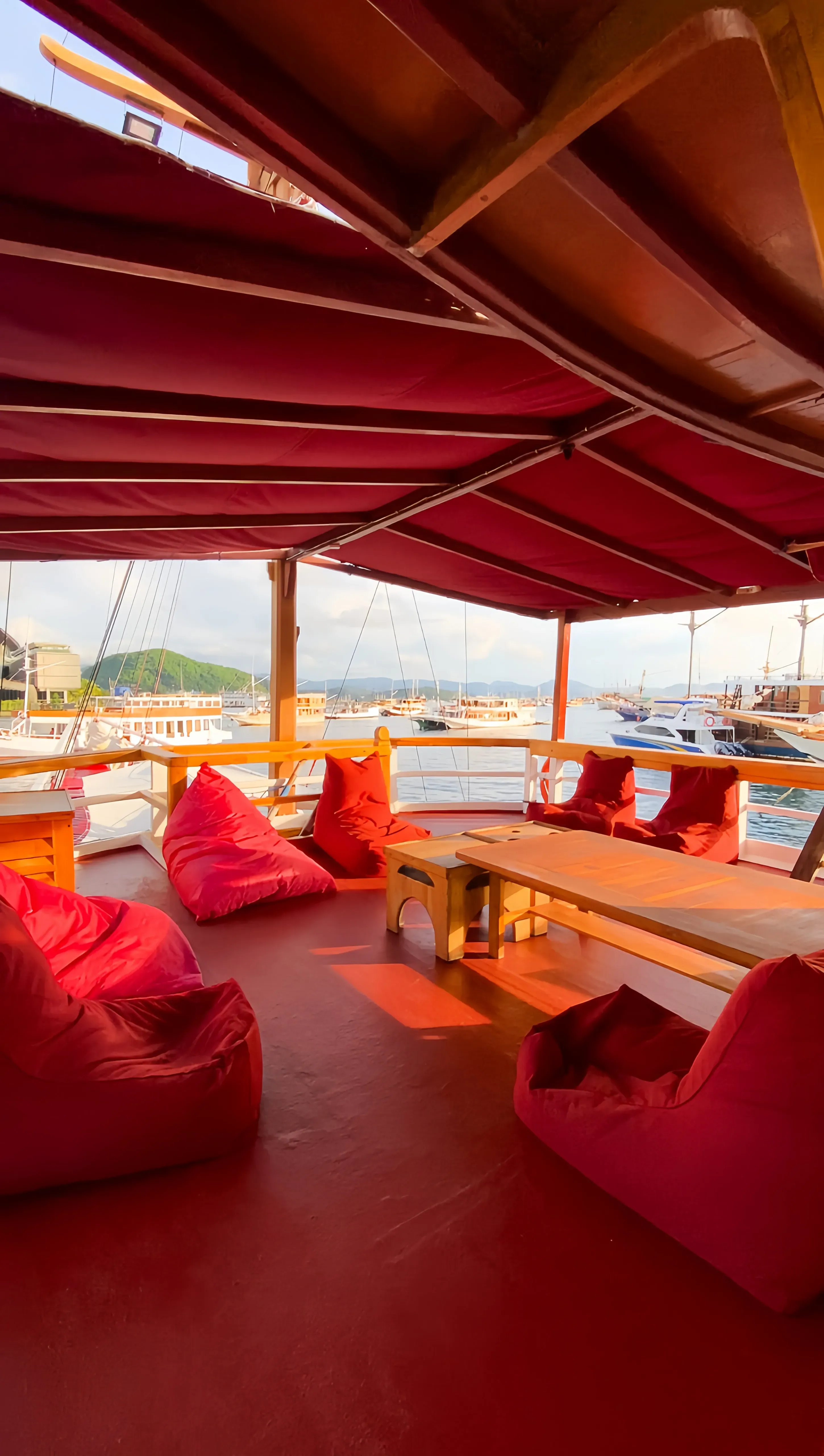 Deluxe Boat Sharing Trip Gallery Image 9