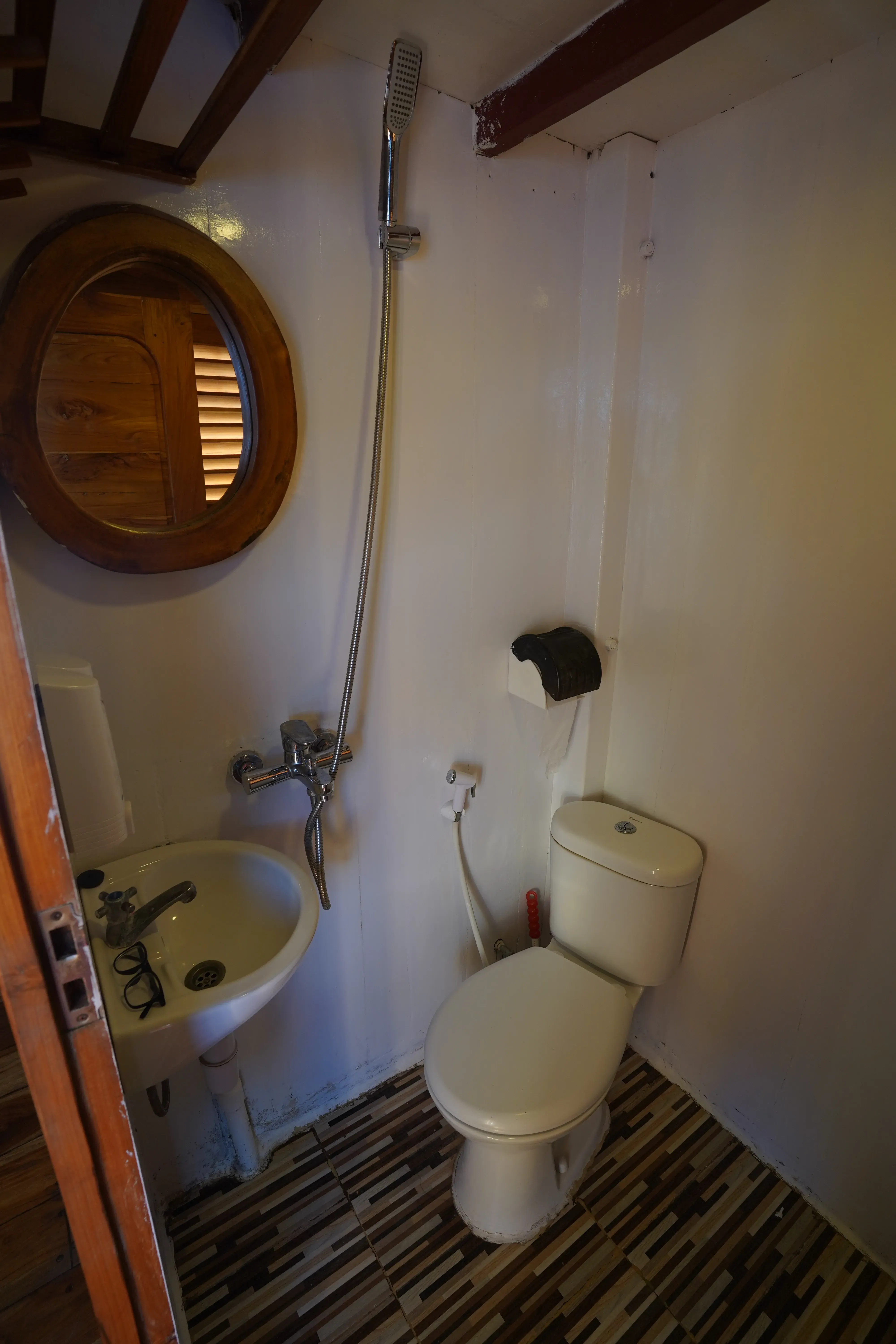 Deluxe Boat Sharing Trip Gallery Image 8