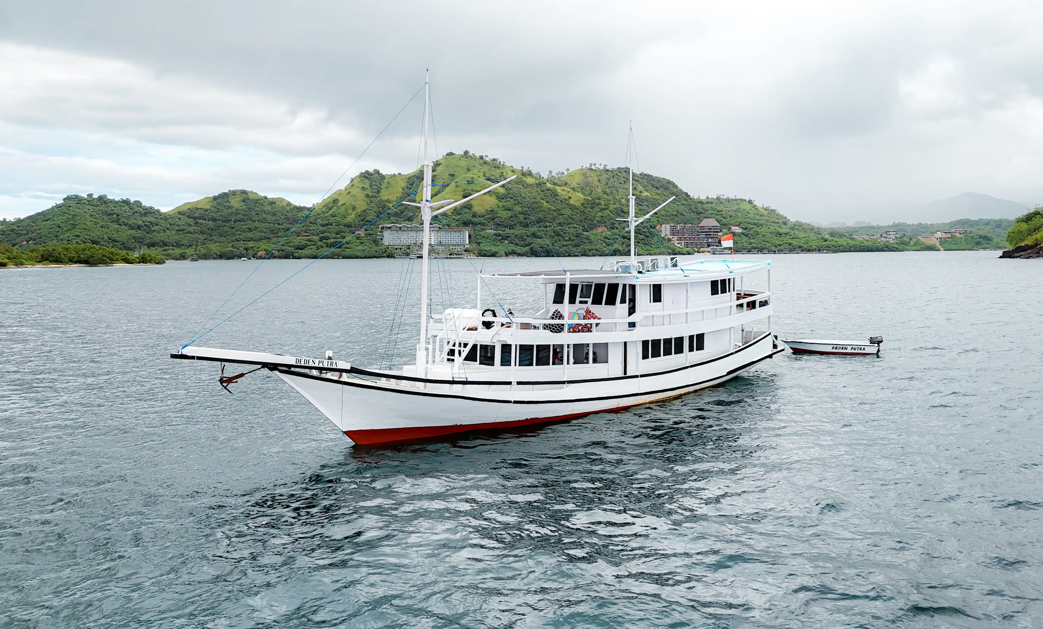 Superior Boat Sharing Trip - Komodo Sailing Trip
