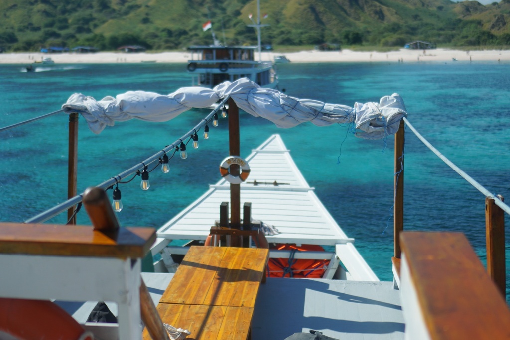 Amore Phinisi Sailing Komodo Tour