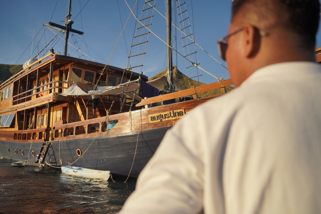 Lanakila Phinisi Sailing Komodo Tour