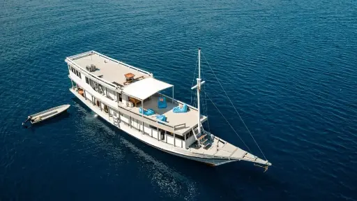 Bombana Phinisi Sailing
